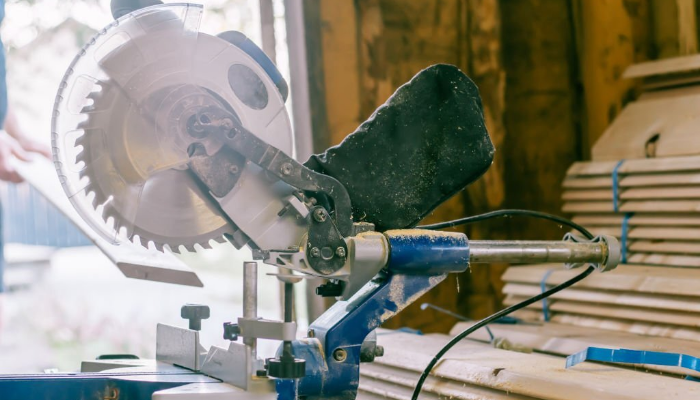 Is it possible to cut metal with a miter saw