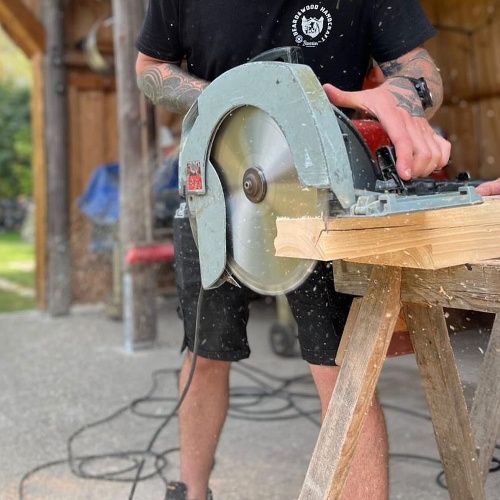 Always use a sharp saw blade