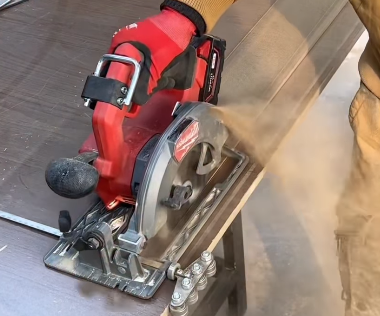Circular saw (compactcordless) good for straight cuts, but loud
