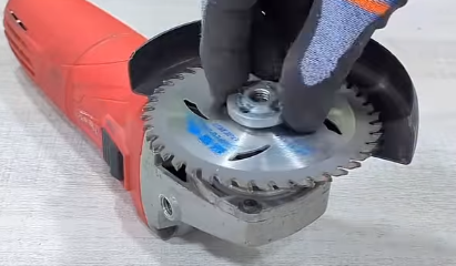 The Blade Loses Rigidity Under Load