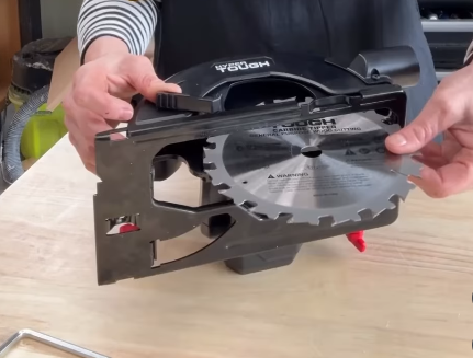 the teeth should point in the direction the blade spins